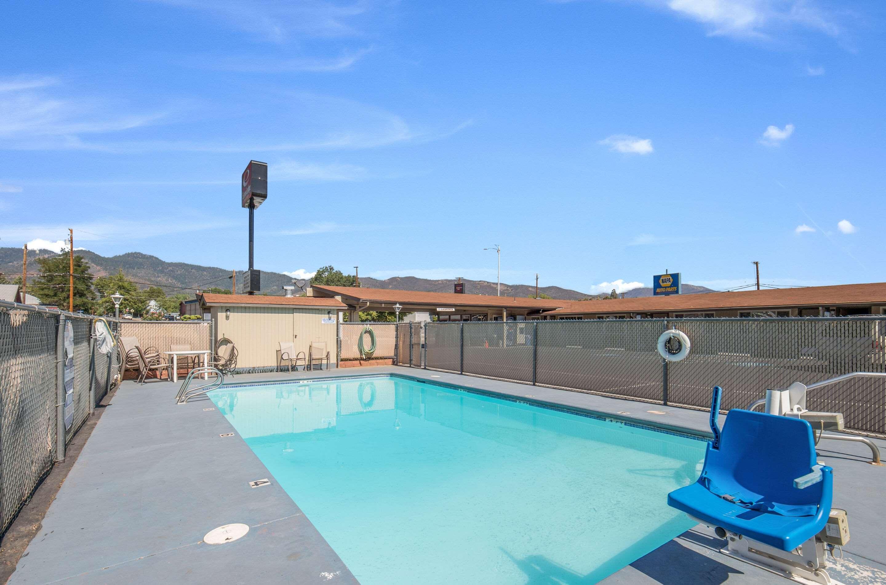 Econo Lodge Inn & Suites Yreka Zewnętrze zdjęcie