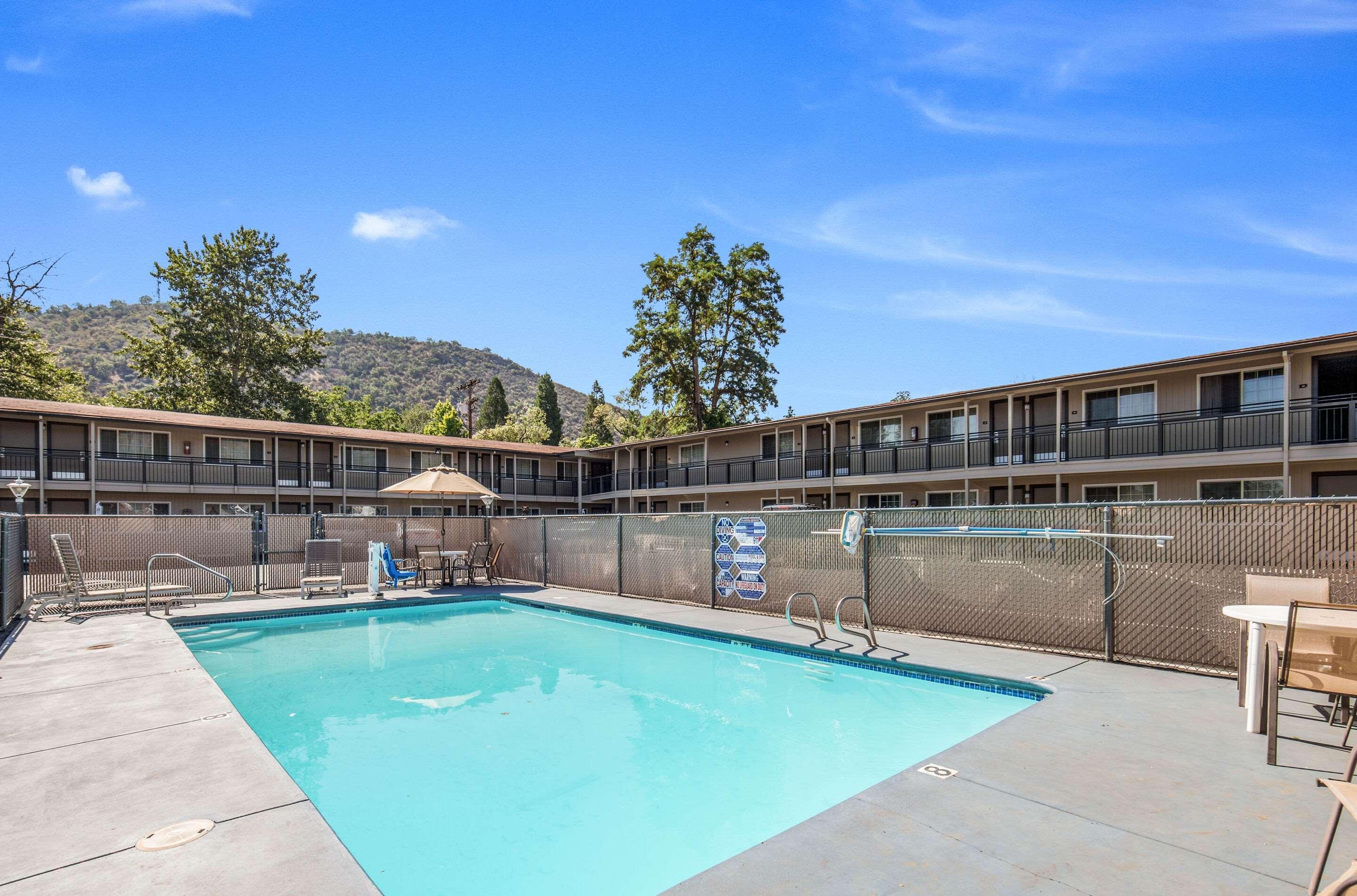 Econo Lodge Inn & Suites Yreka Zewnętrze zdjęcie